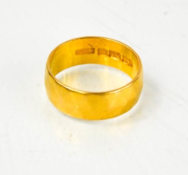 Null 一枚22K金结婚戒指，尺寸为L，5.4克。