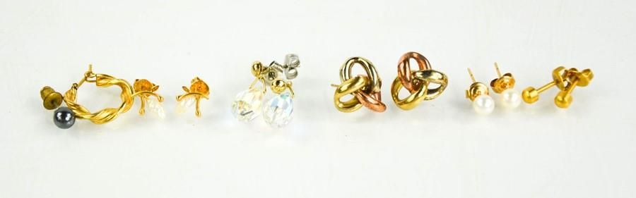Null A quantity of earrings to include some 9ct gold examples, 4.3g.