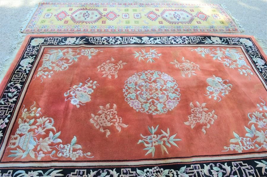 Null Un tapis du Moyen-Orient de 187 cm x 277 cm et un tapis de sol de 73 cm x 2&hellip;