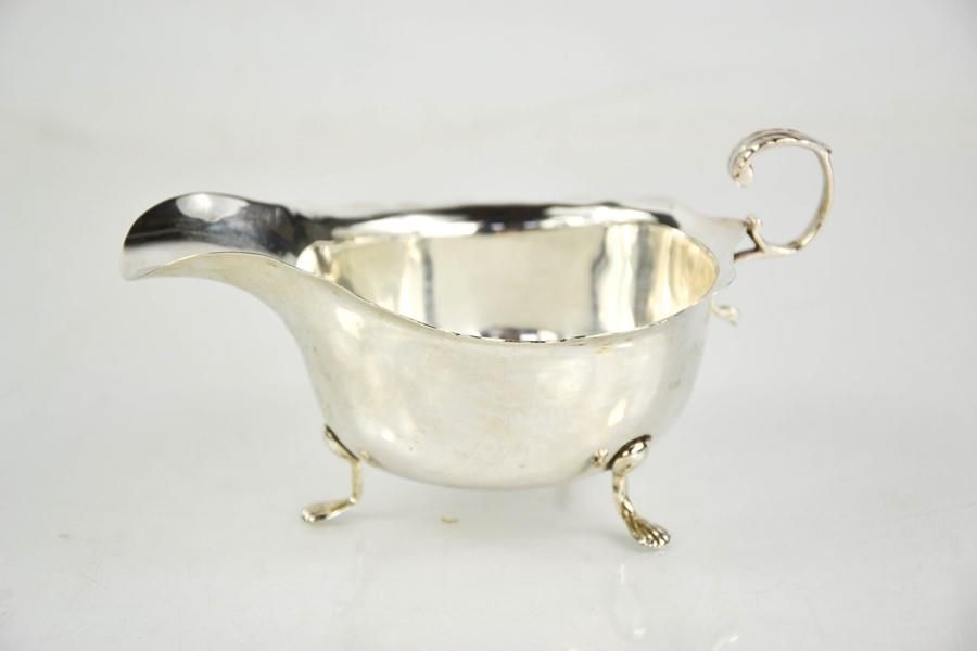 Null A silver sauce boat with shaped edge, acanthus design to the handle, raised&hellip;