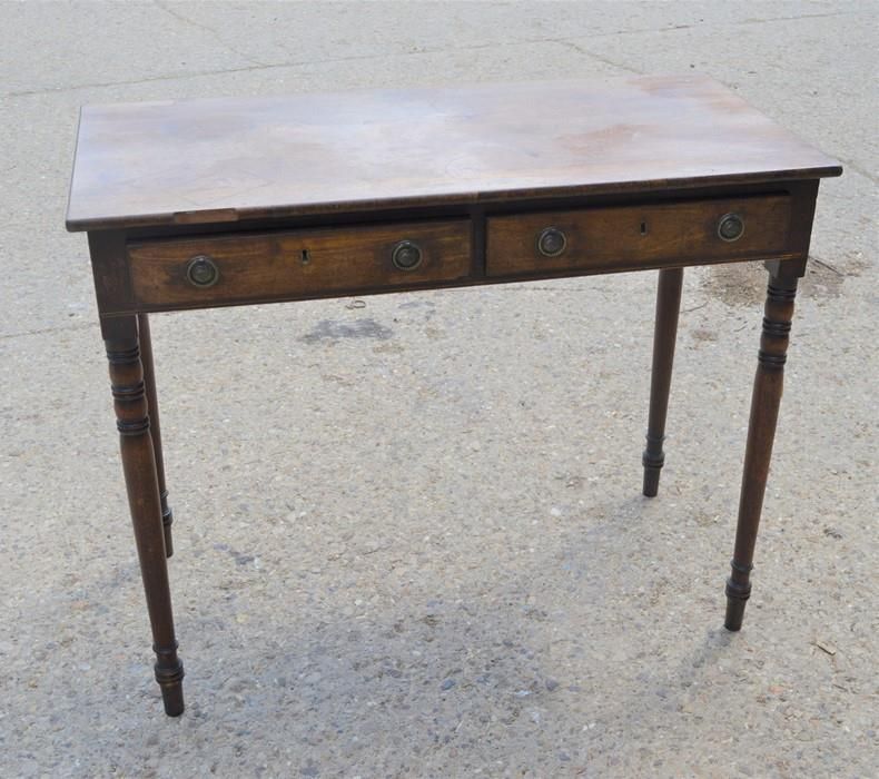 Null 维多利亚时代的双抽屉桃花心木边桌，高85厘米，长105厘米，宽51厘米