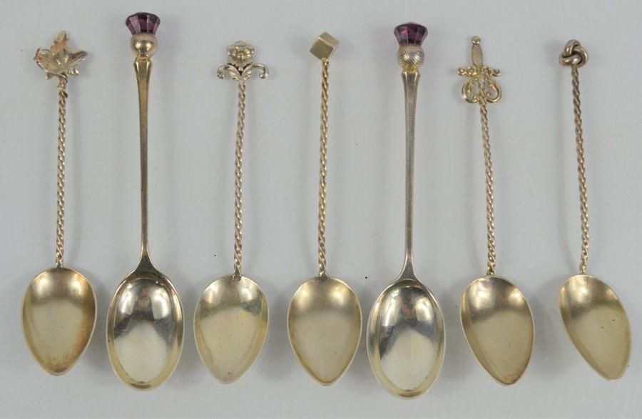 Null A group of silver teaspoons to include Scottish thistle design, 2.10toz
