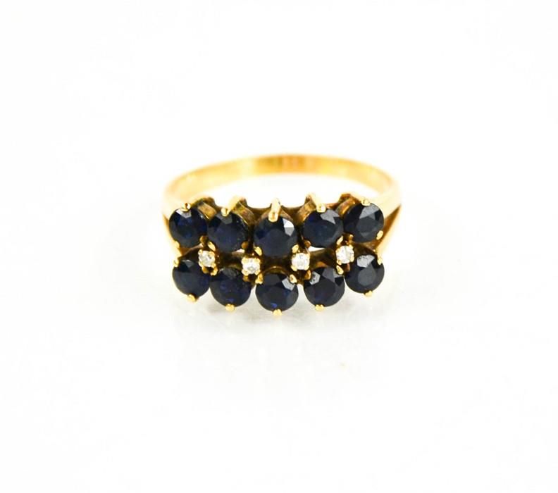 Null A 9ct gold and sapphire ring, size O/P, 4.3g.