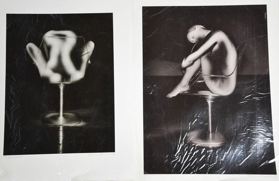 Null 埃里克-特伦斯-霍华德（20世纪）《郁金香裸体和椅子上的莎拉》，摄影版画，已签名。