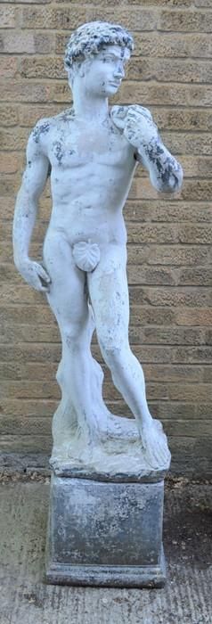 Null Statue de jardin de style classique sur socle, figure masculine. 164cms
