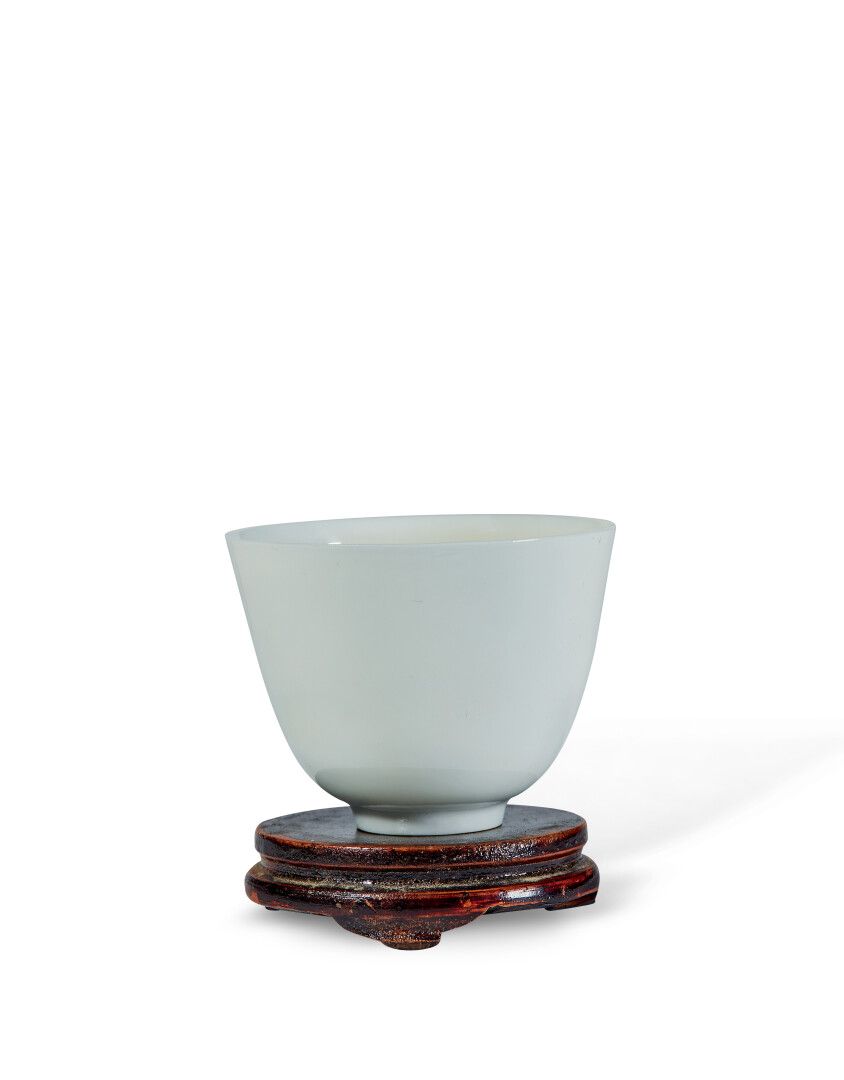 Null CHINE, dynastie Qing ou postérieure

Sorbet en porcelaine émaillée blanche &hellip;