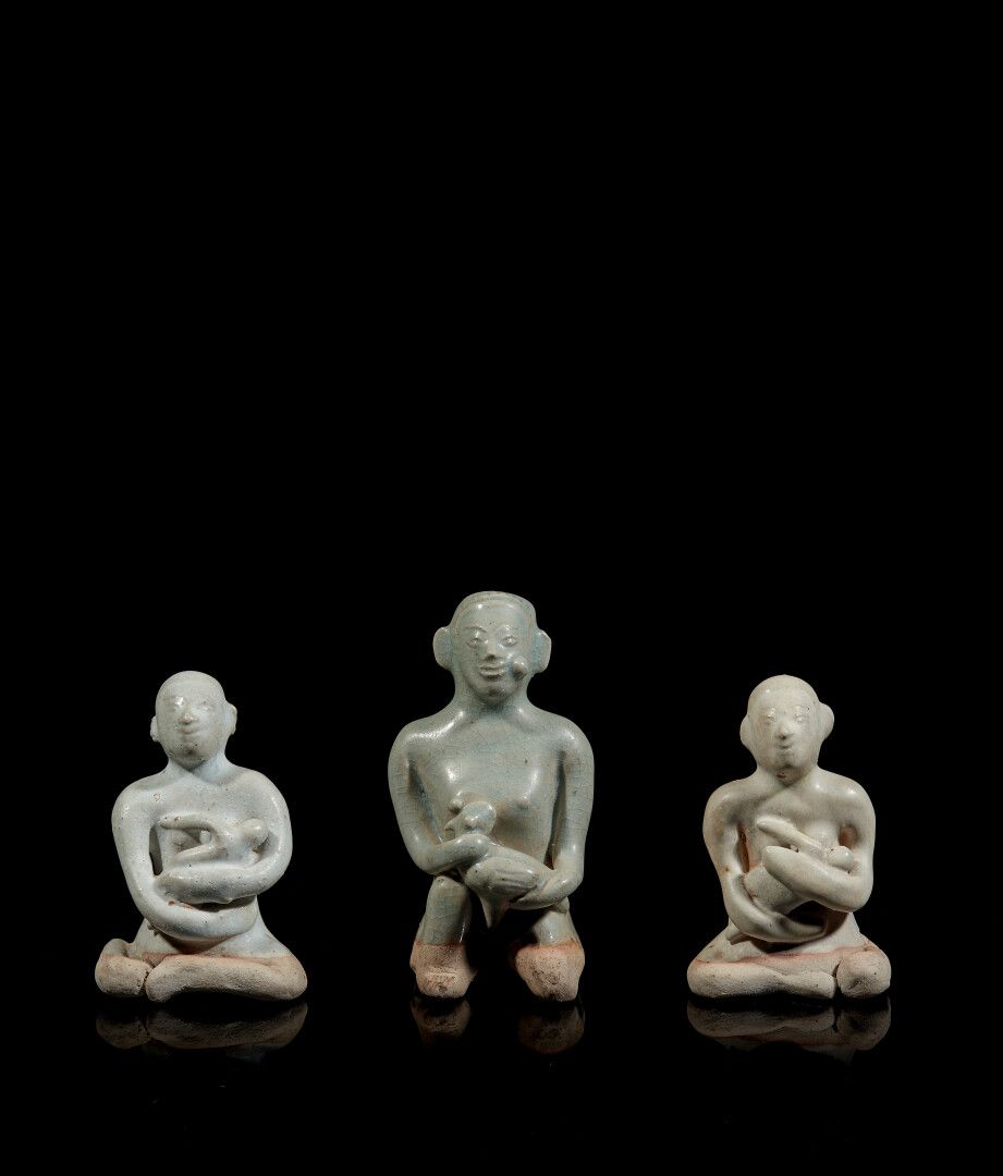 Null THAILANDE, Sawankalok - XVe/XVIe siècle

Trois statuettes de maternités en &hellip;