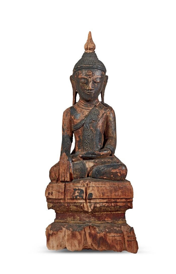 Null BIRMANIE - XIXe siècle

Statuette de bouddha Maravijaya en bois laqué, assi&hellip;