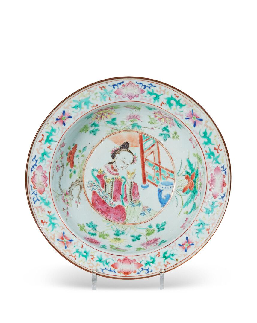 Null CHINE - XIXe siècle

Large plat en porcelaine décorée en émaux polychromes &hellip;
