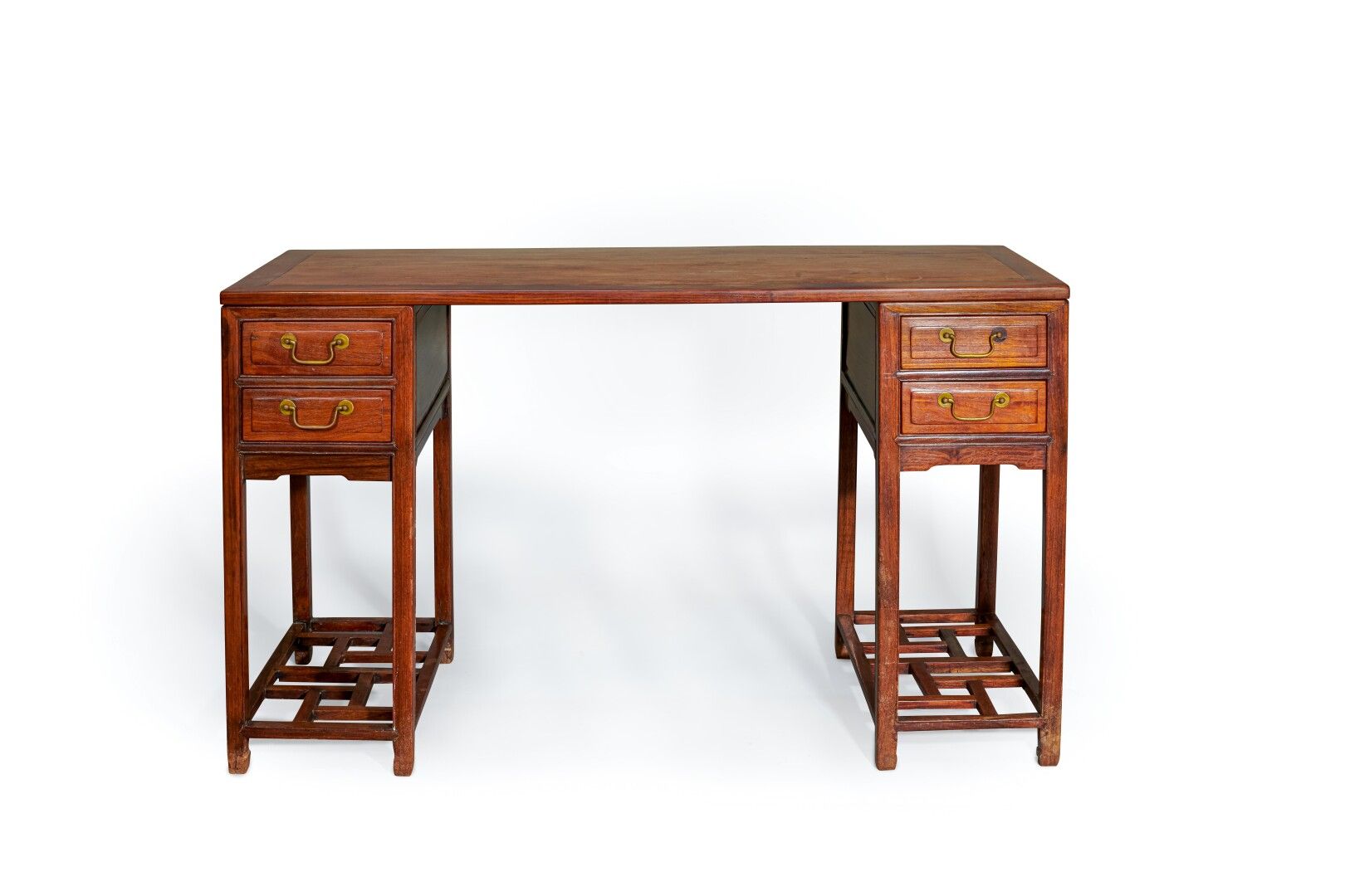 Null CHINE - Vers 1900

Bureau en bois ouvrant par deux tiroirs en façade à entr&hellip;