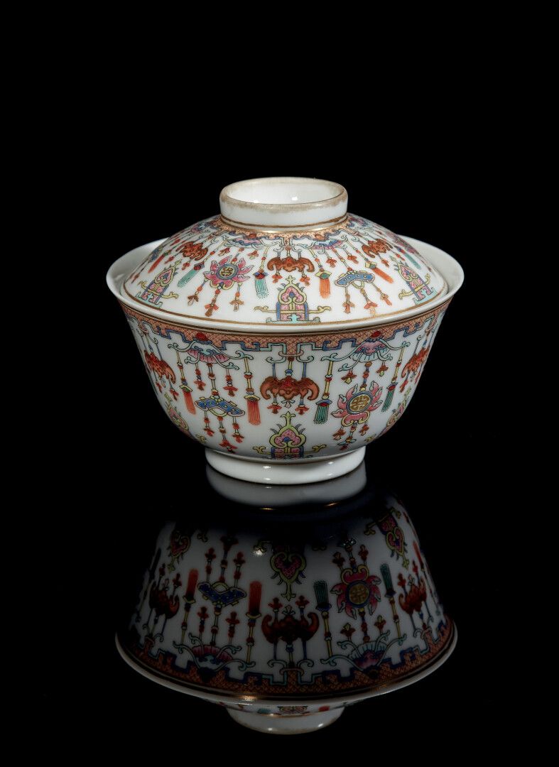 Null CHINE - Epoque DAOGUANG (1821 - 1850)

Bol couvert en porcelaine décorée en&hellip;