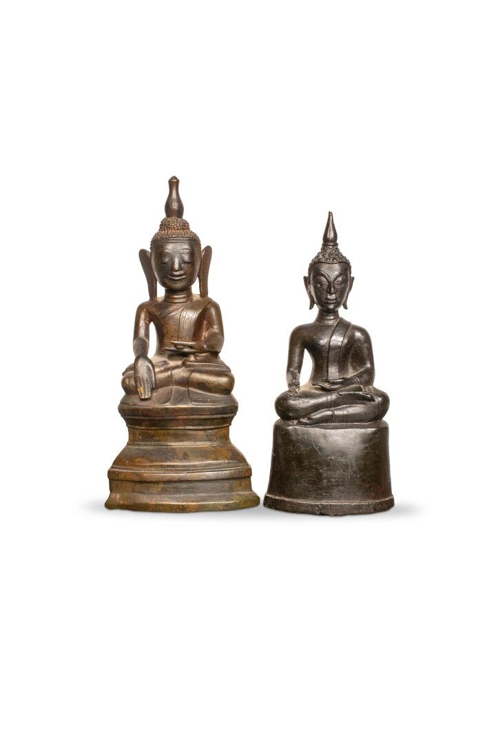 Null THAILANDE/BIRMANIE

Deux petites statuettes de Bouddha en bronze, assis sur&hellip;