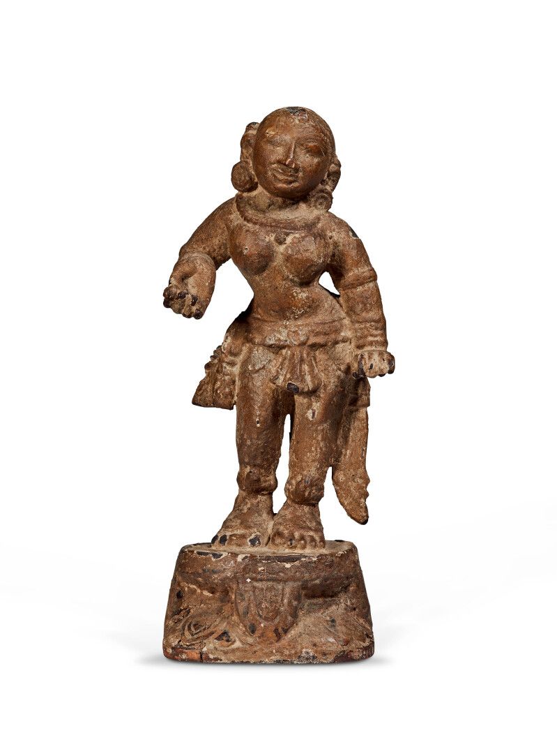 Null INDE - XIXe siècle

Statuette d'apsara en bois laqué debout en léger tribha&hellip;