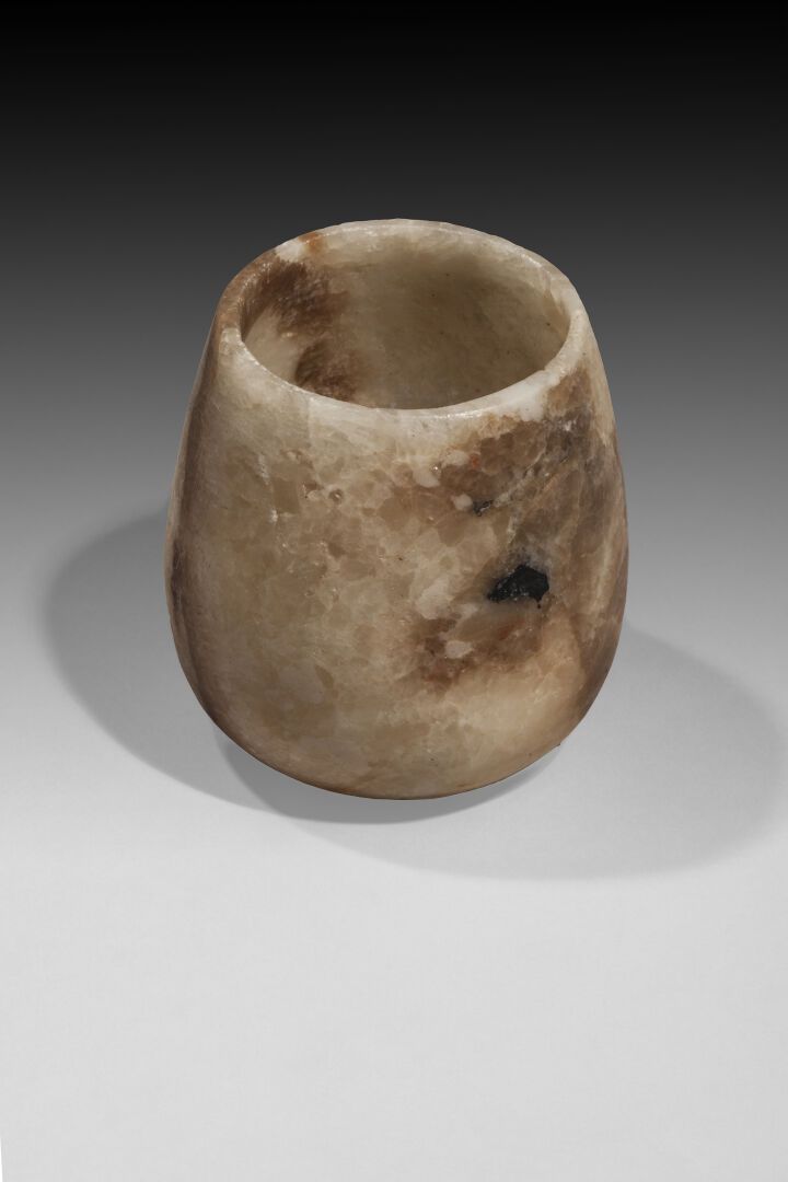 Null SMALL VASE in alabaster

Egypt

H : 7 cm

(0048)