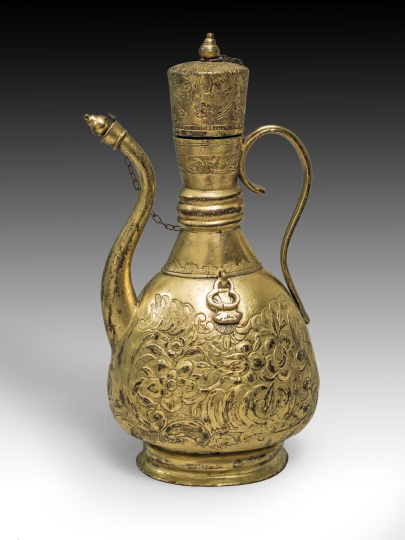 Null Nadel aus vergoldetem Kupfer (Tombak).

Türkei, osmanische Kunst, 18.

Birn&hellip;