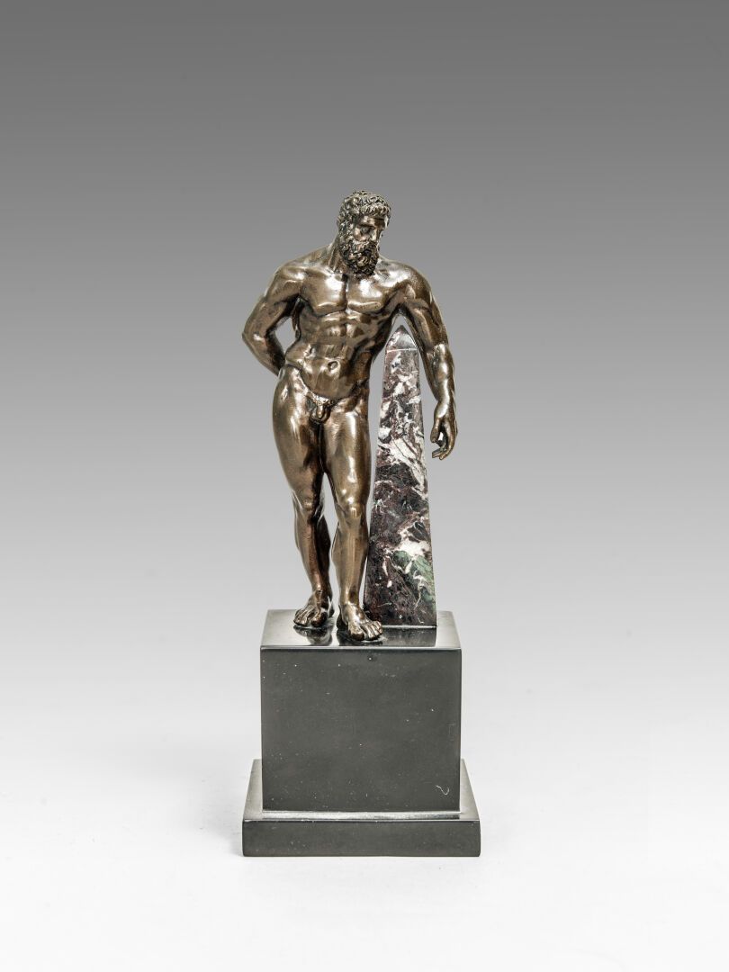 Null Italie, XIXe siècle, d'après l'Antique

Hercule Farnèse

bronze à patine br&hellip;