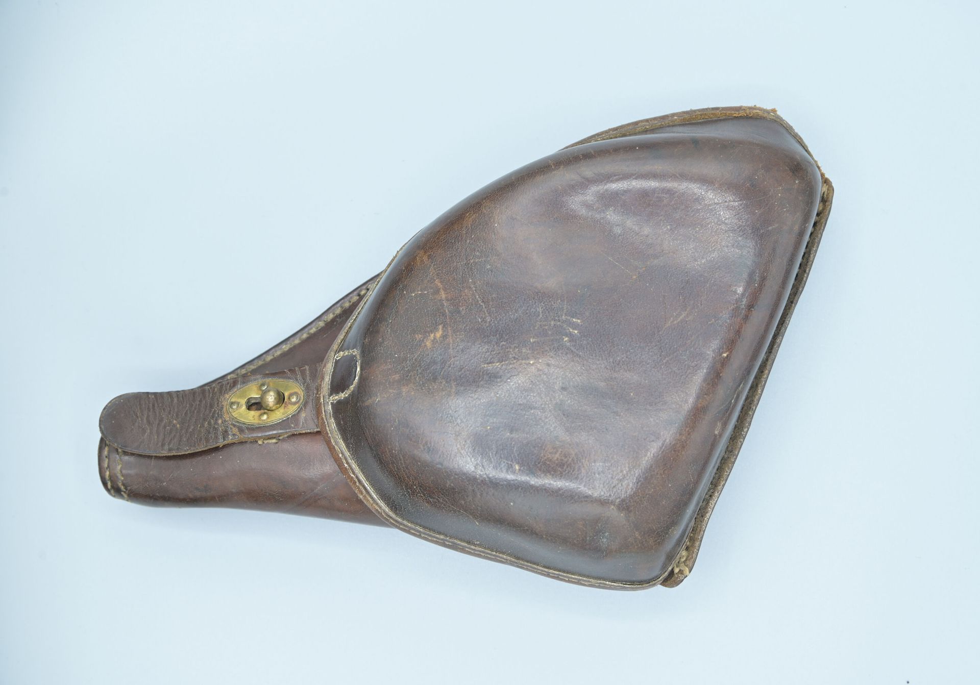 Null Étui jambon en cuir brun pour revolver 1892. Tampons.