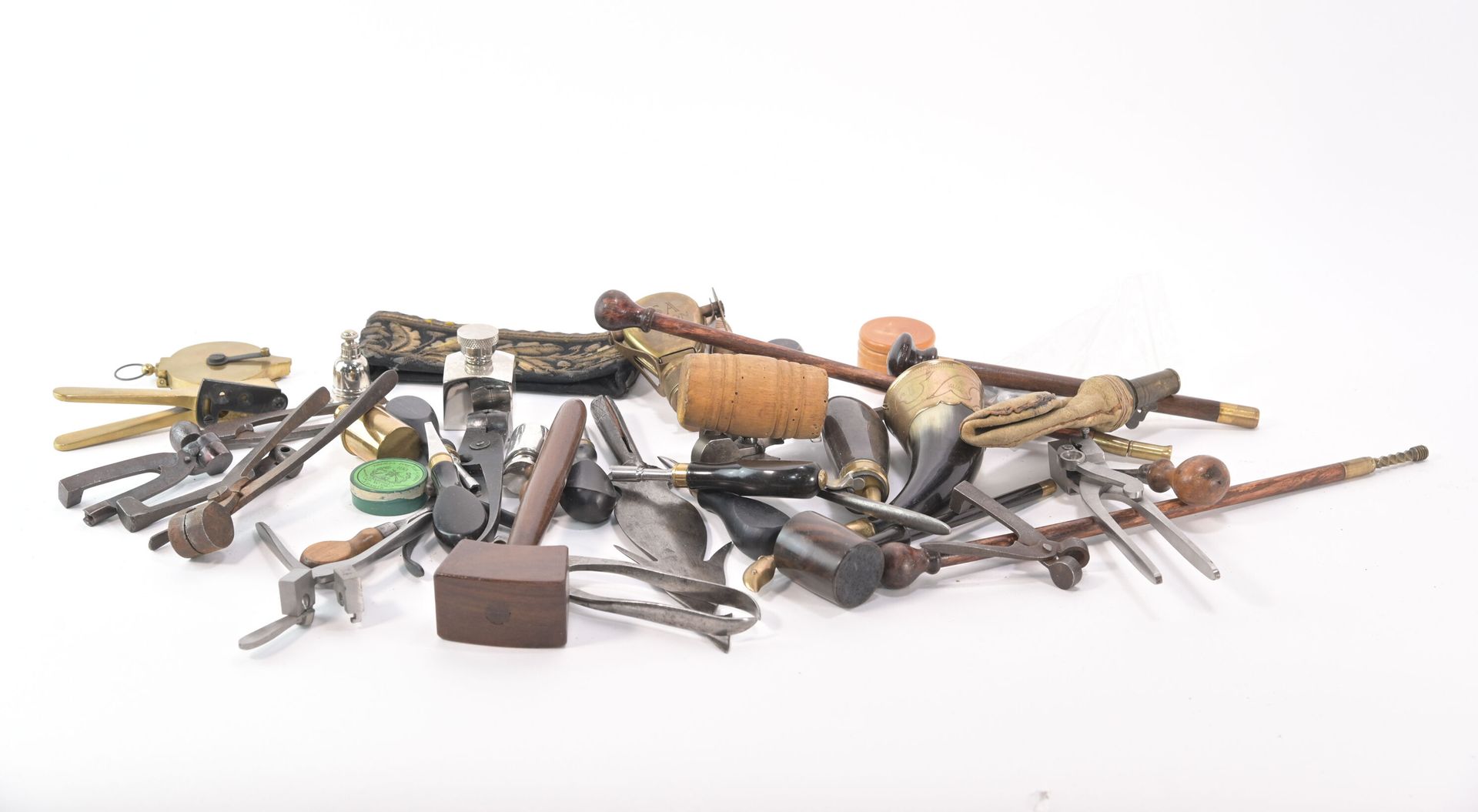 Null Große Mengen an Werkzeugen und Zubehör für Waffen (Schraubenzieher, Kapseln&hellip;