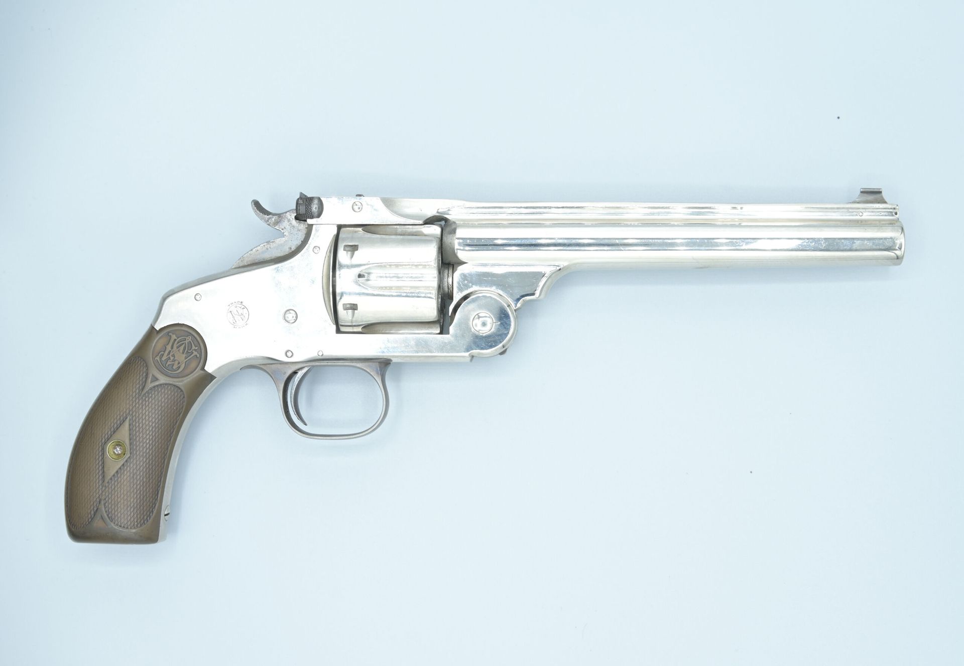 Null Revolver SMITH ET WESSON Cal. 44. N°3372. Plaquettes bakélite. Finition nic&hellip;