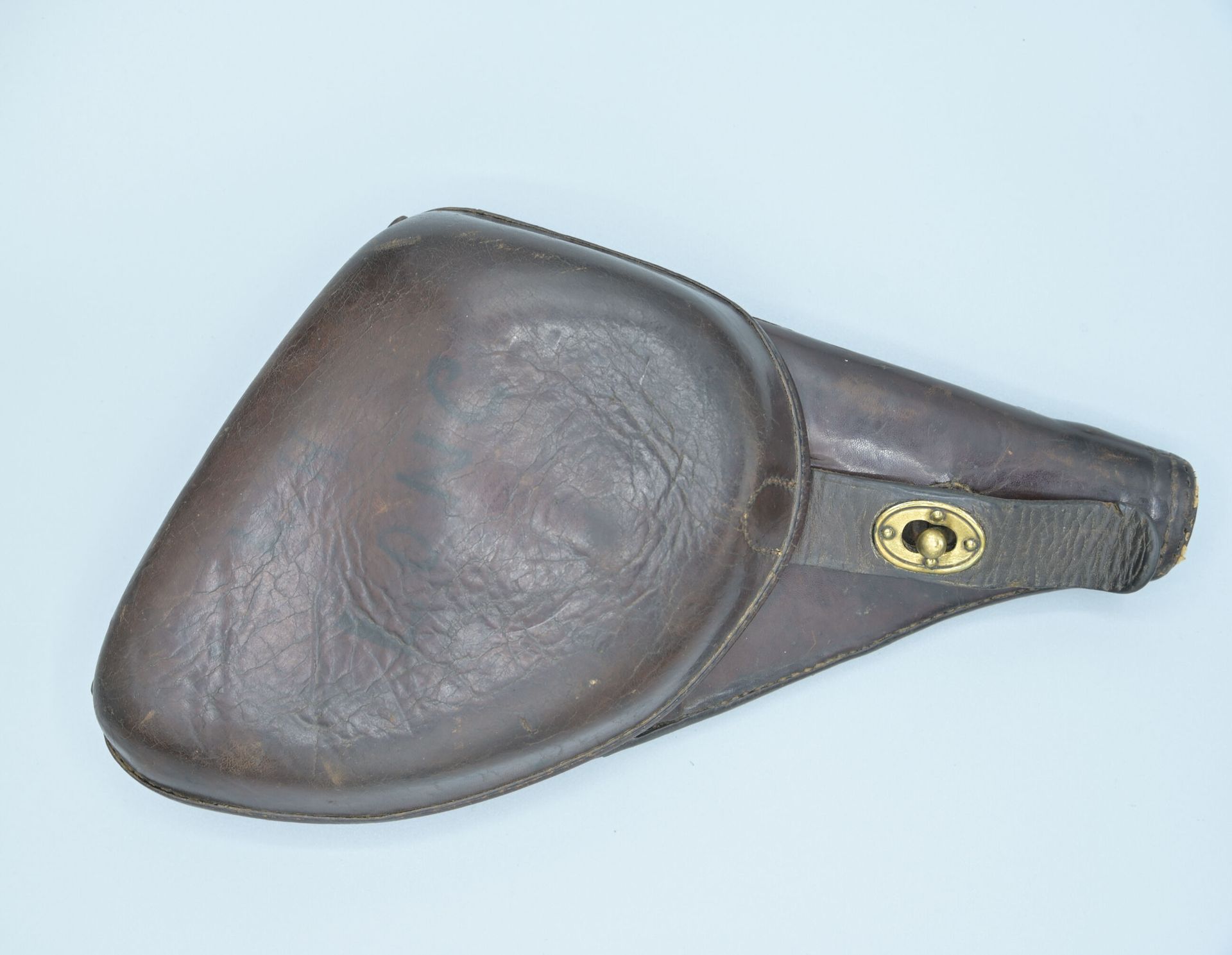Null Étui jambon en cuir brun pour revolver 1873-1874. Petit accident