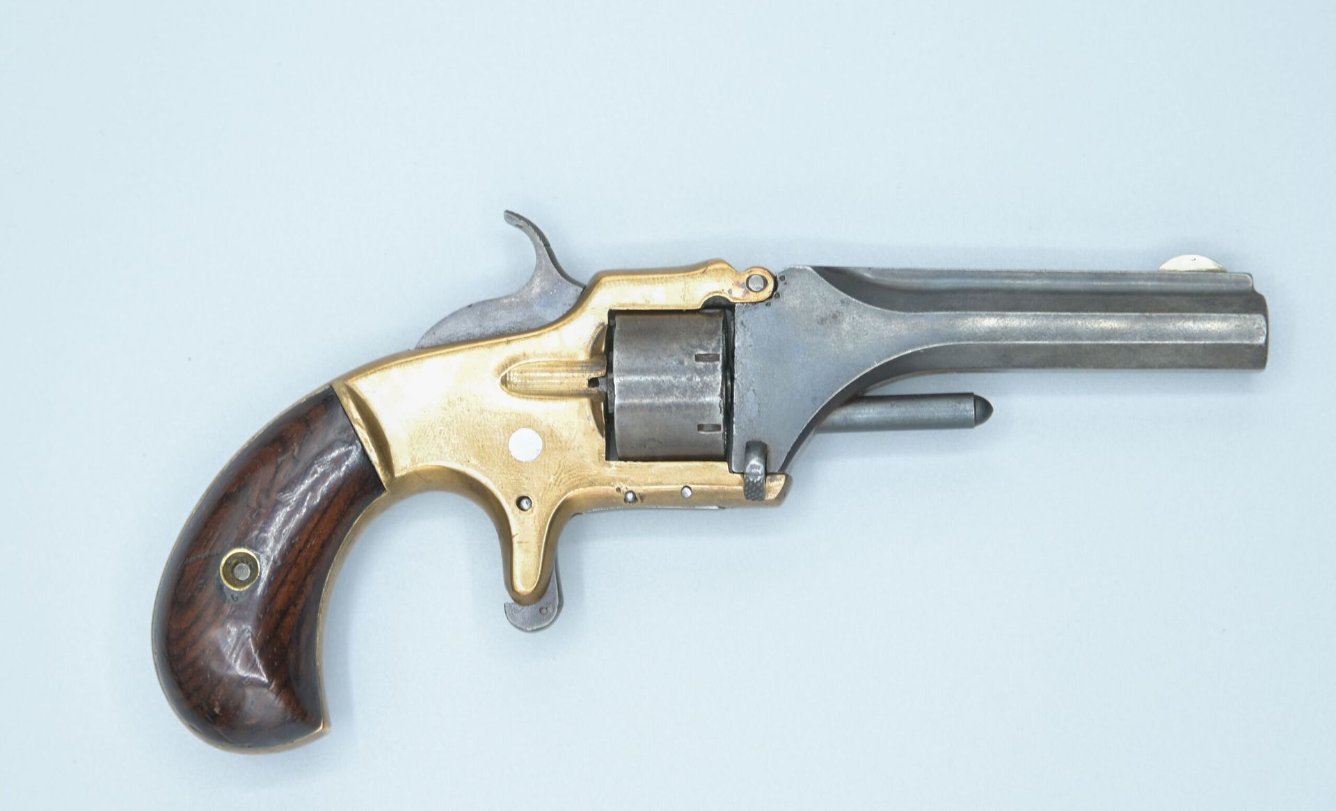 Null SMITH ET WESSON rimfire revolver Cal. 22. Bronze frame. Traces of markings.&hellip;