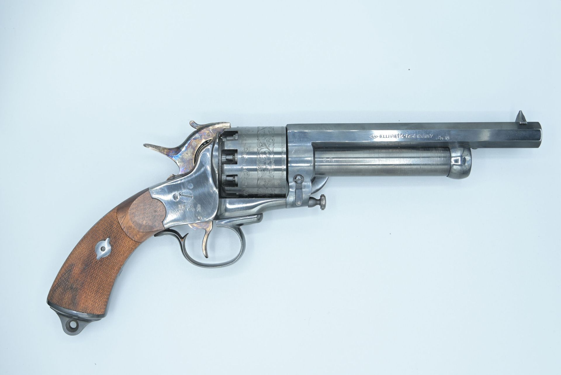 Null 发明 "LE MAT "黑火药左轮手枪。雕刻的枪筒：黑铜色表面。TBE。当代制造