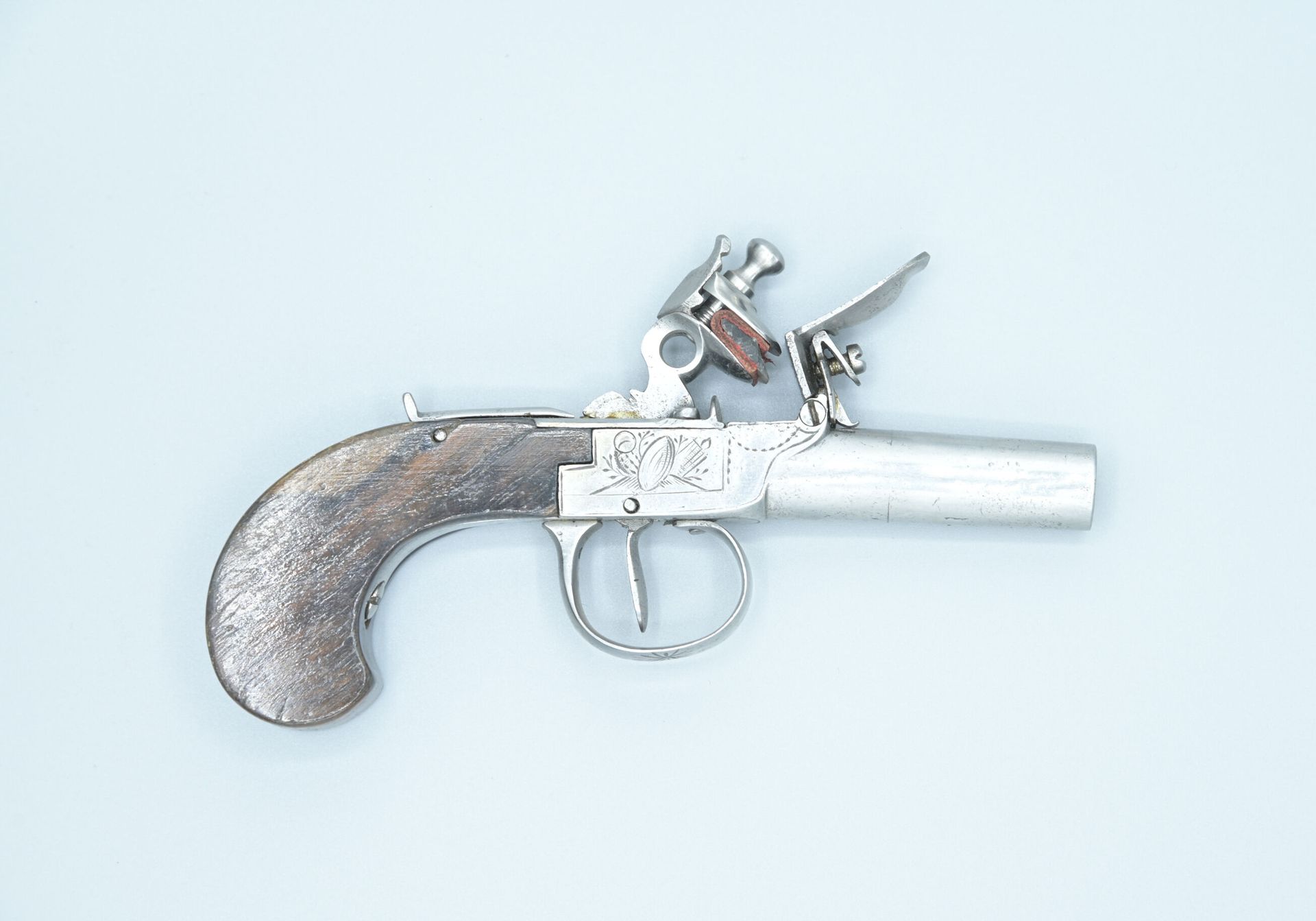 Null Flintlock pistol, Scottish style. Rear safety. Engraved lock. Good mechanic&hellip;