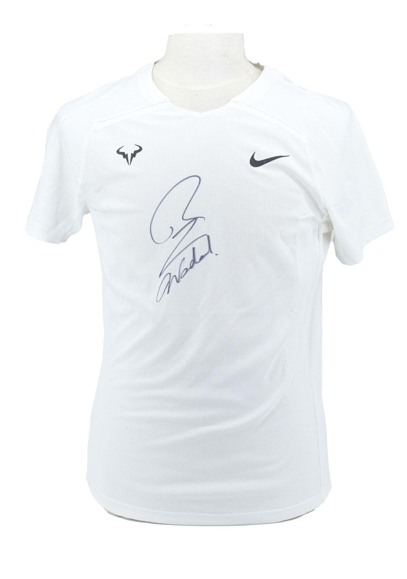 Null Nike jersey signed by Rafael Nadal - 2023

Note: 
- Jersey offered by Rafae&hellip;