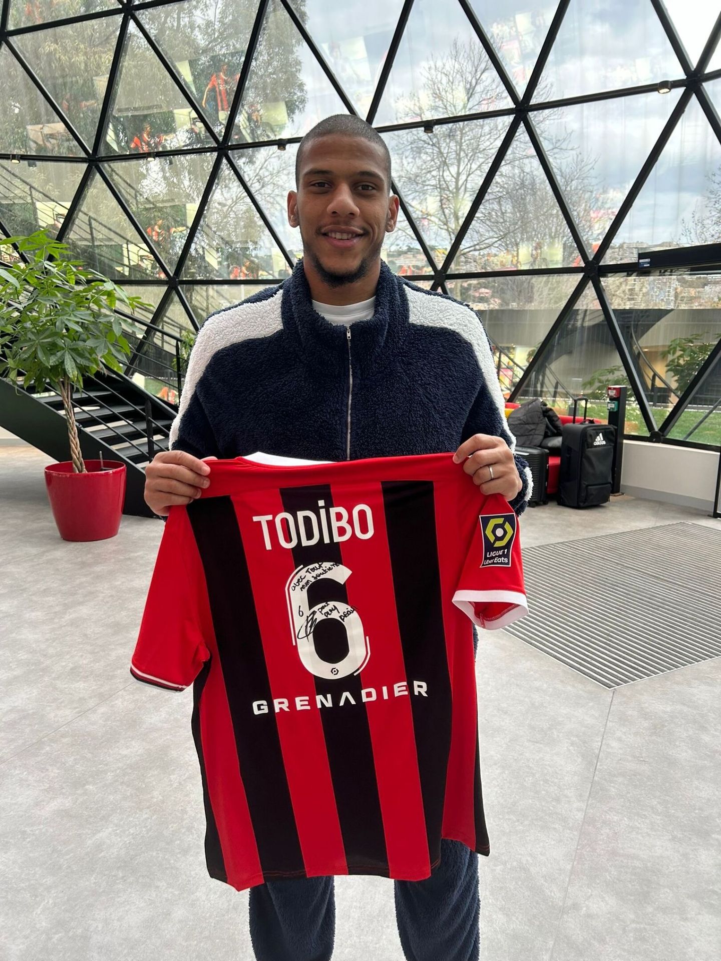 Null OGC Nice jersey signed by Jean-Clair Todibo, 2023

Note:
- French internati&hellip;