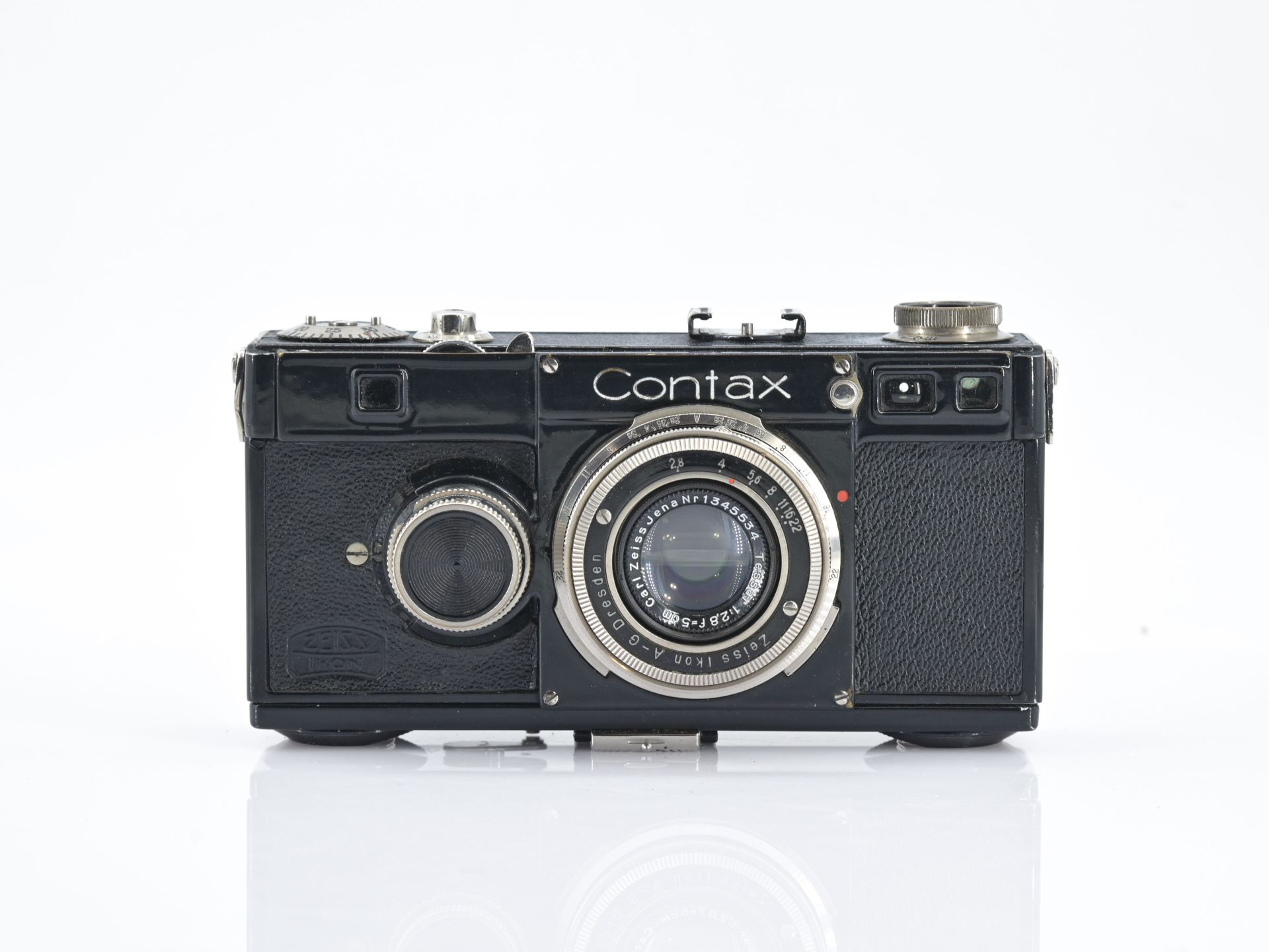 Null 卡尔-蔡司
CONTAX 相机 约 1933-1934. 
蔡司 Tessar 1 : 2.8 / 5 cm N° 1345534
字母 V. 
皮套&hellip;