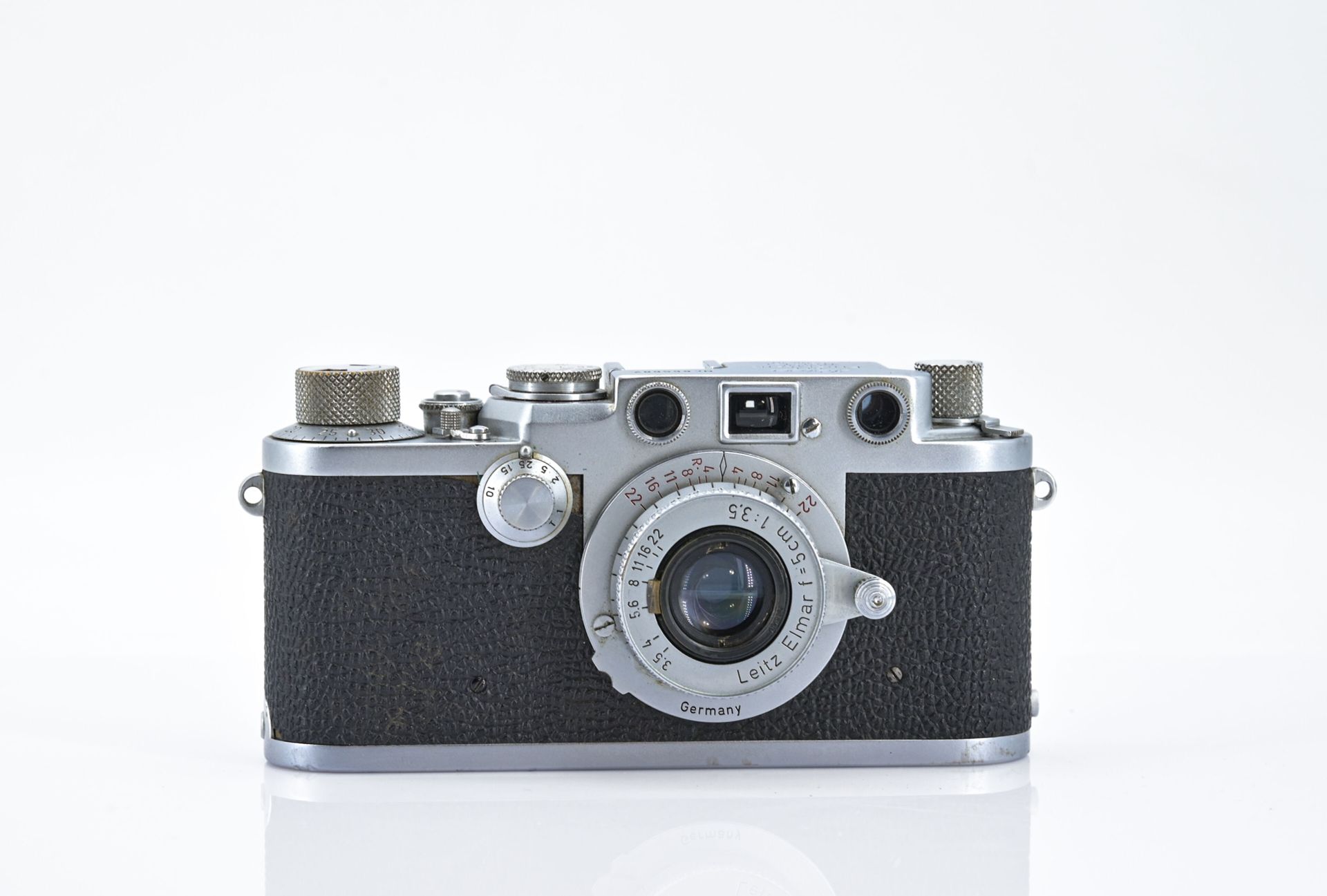 Null LEITZ. Appareil Photo Leica III F, 1953, n°665687. 
En l'état.

En l'état
L&hellip;