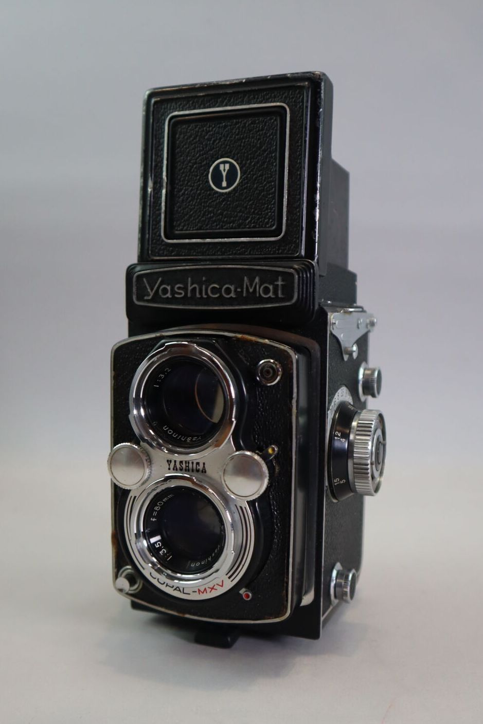 Null YASHICA-MAT.相机型号 Copal-MXV。镜头 1 : 3.5 / f=80 mm

原样
不保证操作