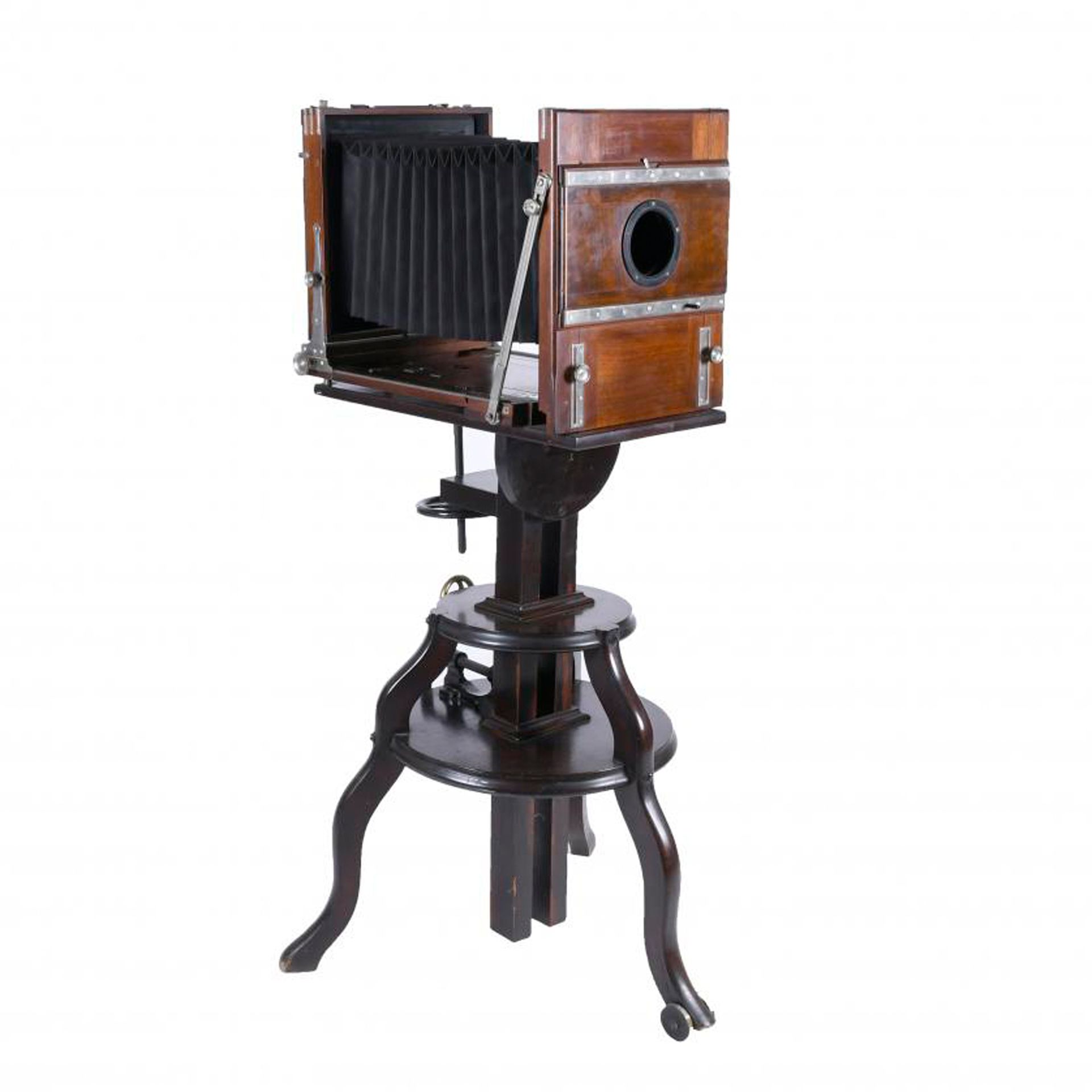 OLD CAMERA WITH BELLOWS OF CARLOS CABRERA, LATE 19TH-EARLY 20TH CENTURY. 橡木相机安装在&hellip;