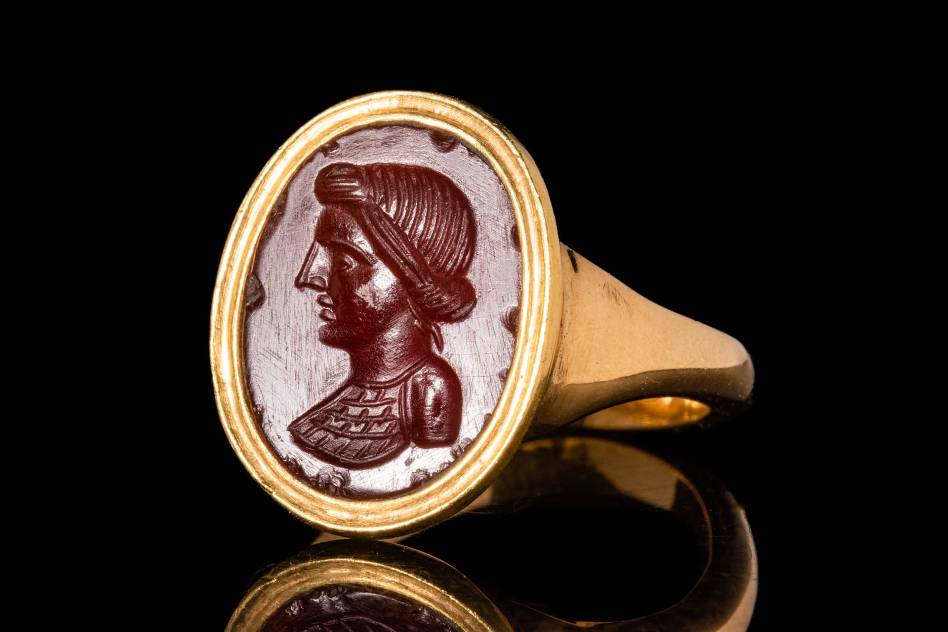 ROMAN CARNELIAN INTAGLIO DEPICTING A BUST OF WOMAN IN GOLD RING Ca. 1 - 100 D.C.&hellip;