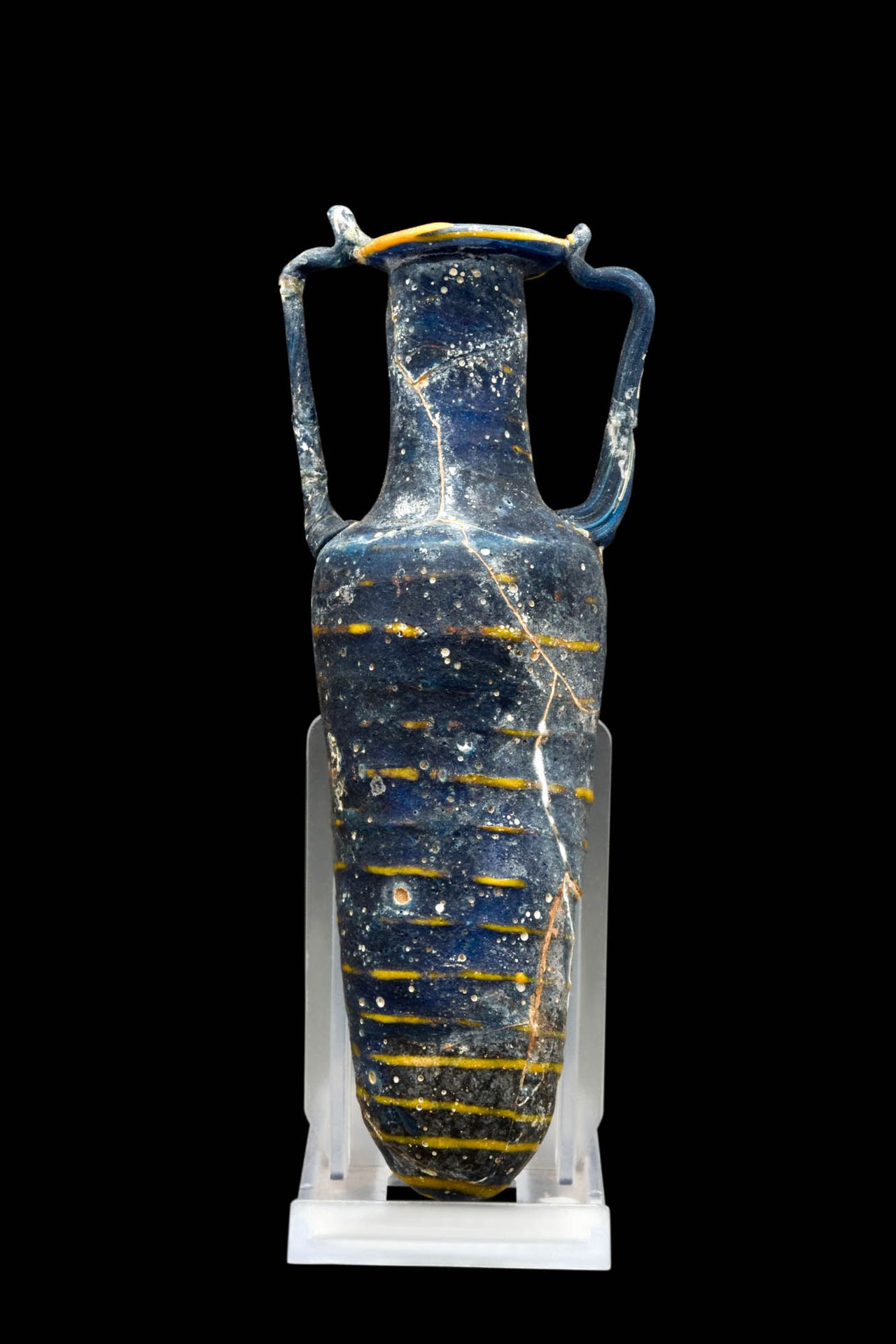GREEK CORE-FORMED GLASS AMPHORISKOS 约公元前 200 - 100 年。约公元前 200-100 年。
这是一件希腊化时期的核&hellip;