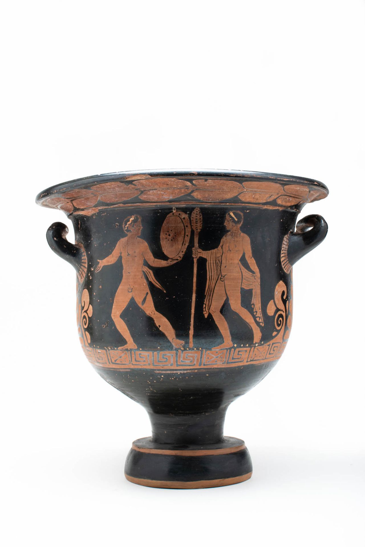APULIAN RED-FIGURE BELL KRATER WITH SATYR AND DIONYSUS Ca. 390 AV.
Un krater à c&hellip;