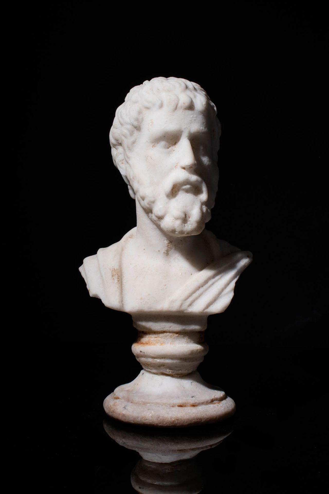 NEOCLASSICAL MARBLE BUST OF AN EMPEROR - MARCUS AURELIUS Ca. Siglo XIX d.C.
Bust&hellip;