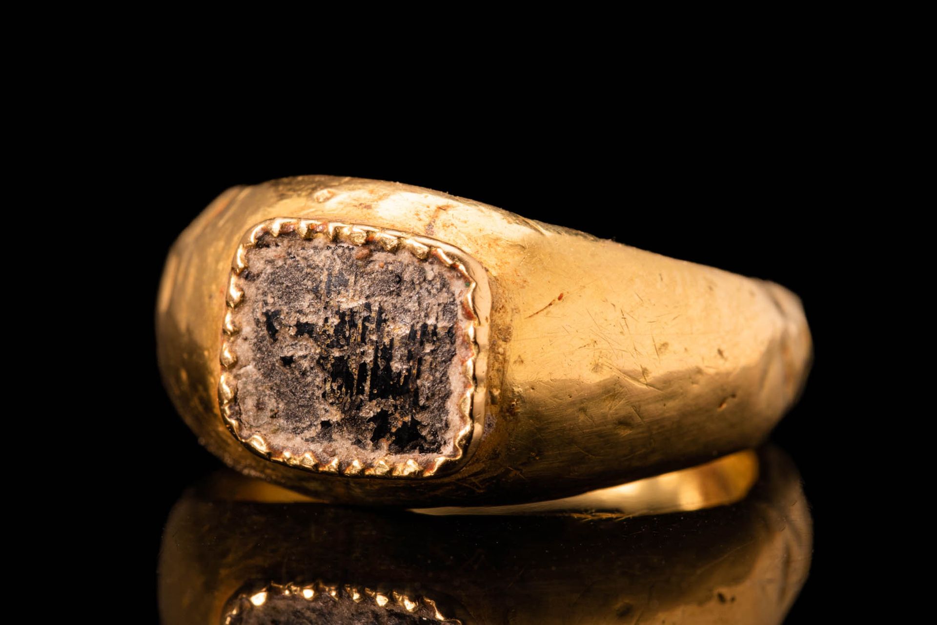 LATE ROMAN GOLD RING Ca. 400 - 500 D.C.
Anillo romano de oro de 18,5 quilates pa&hellip;