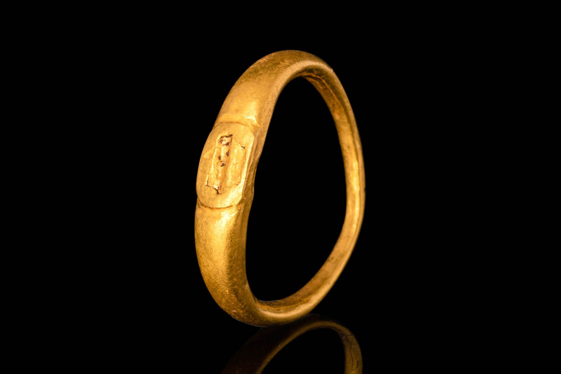 ROMAN GOLD FINGER RING Ca. 200 - 400 AP. J.-C.
Bague romaine en or de 19,5 ct av&hellip;