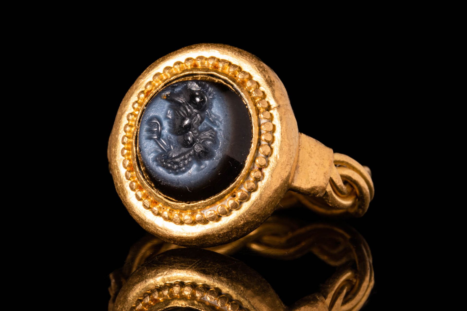 ROMAN BANDED AGATE INTAGLIO WITH ATHENA IN SOLID GOLD RING Ca. 100 - 300 D.C.
In&hellip;