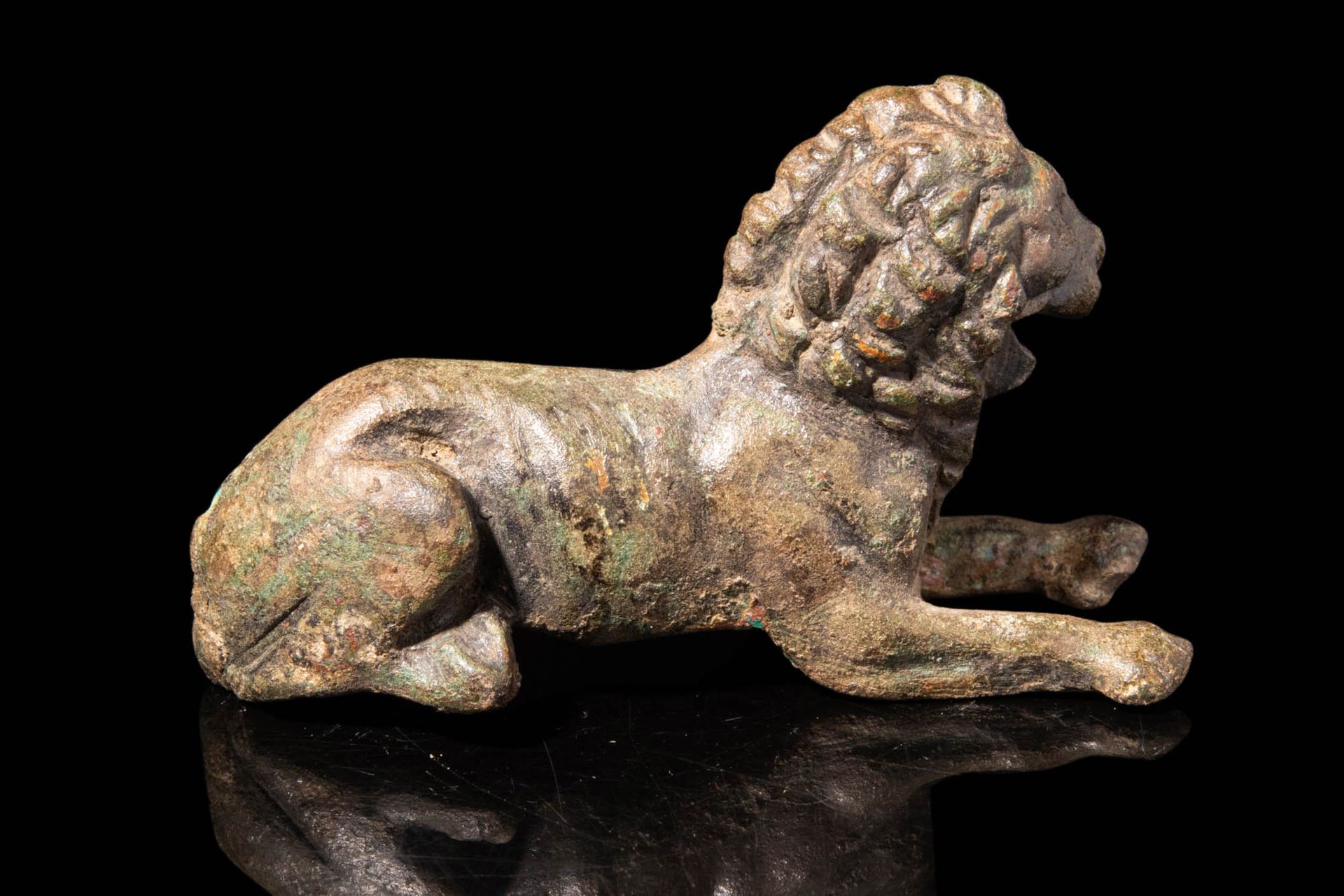 ROMAN BRONZE STATUETTE OF A RECUMBENT LION Ca. 200 - 300 APR.
Statuette romaine &hellip;