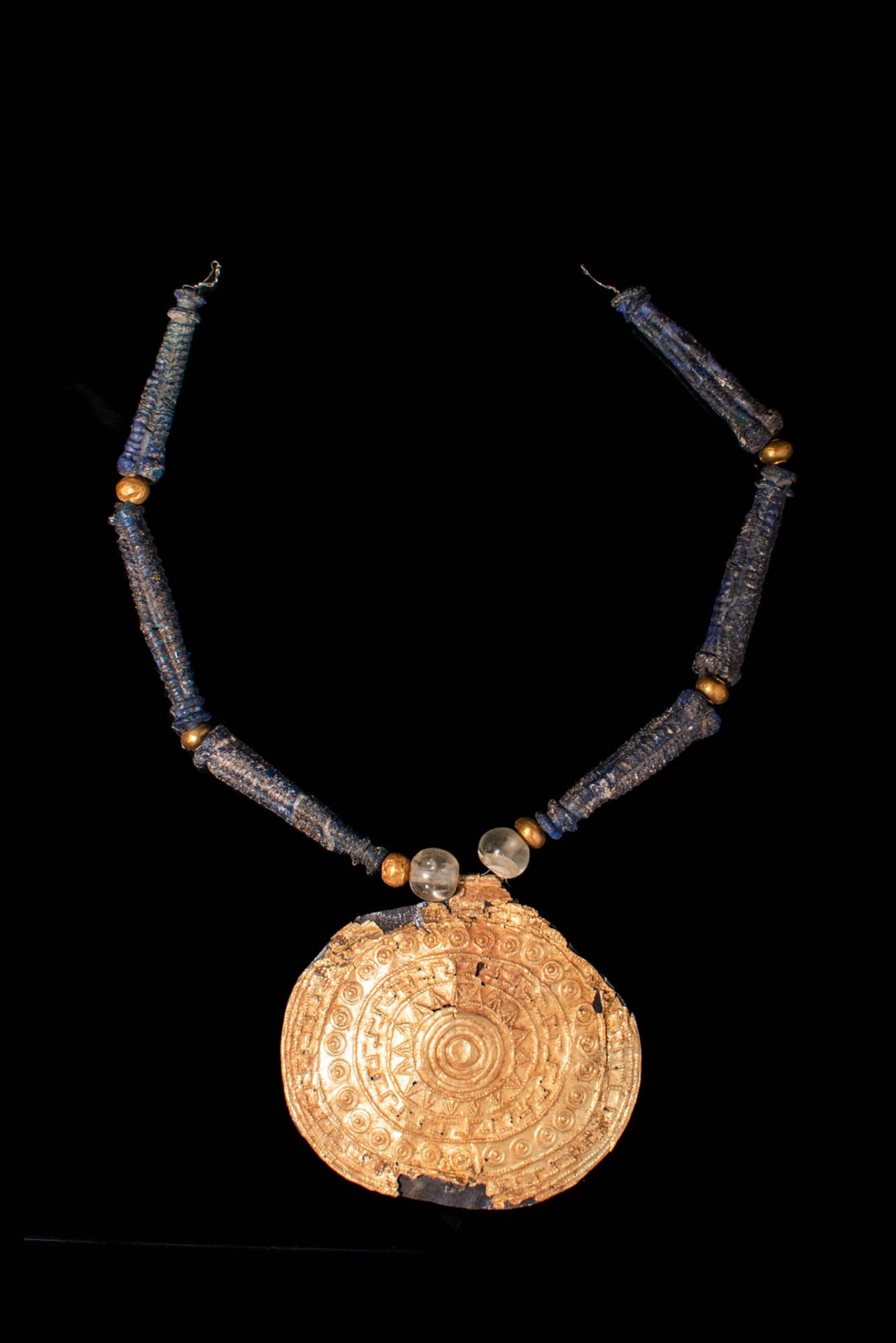 RARE ETRUSCAN NECKLACE WITH GOLD SUN PENDANT Ca. 800 - 700 A.C.
Collar etrusco e&hellip;