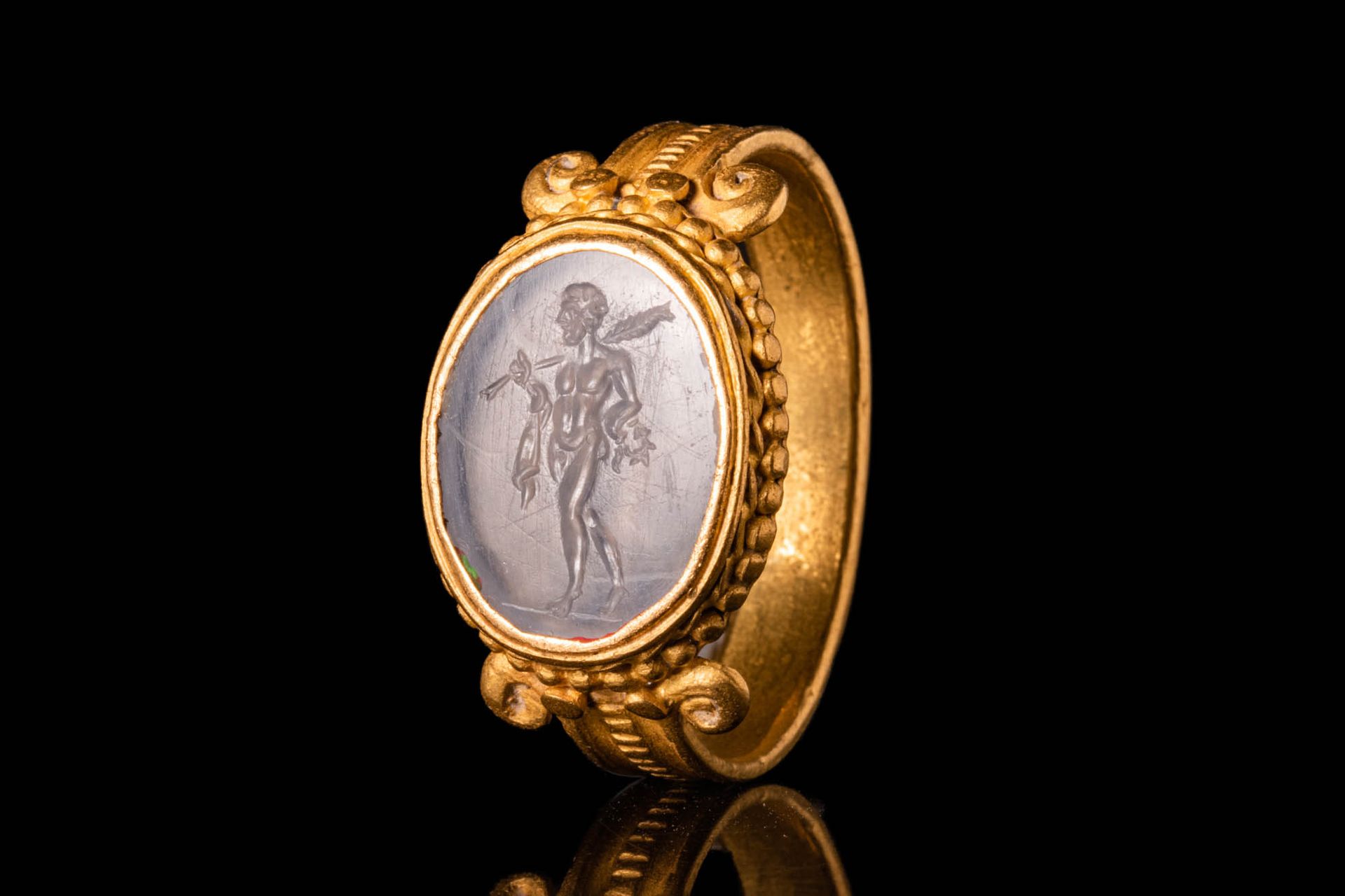 ROMAN GOLD RING WITH INTAGLIO DEPICTING HERCULES Ca. 100 - 300 D.C.
Sorprendente&hellip;