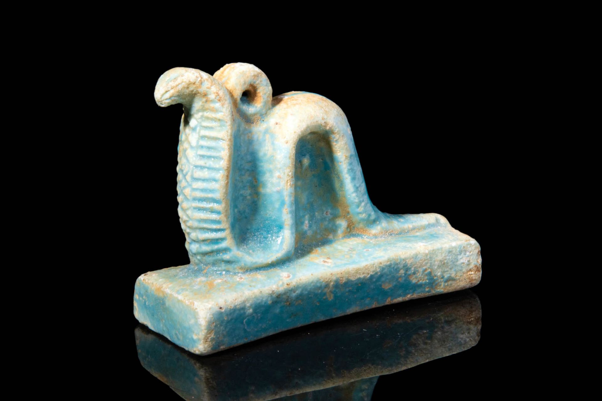 EGYPTIAN COBRA AMULET Période tardive, Ca. 664 - 332 AV.
Amulette en faïence d'U&hellip;