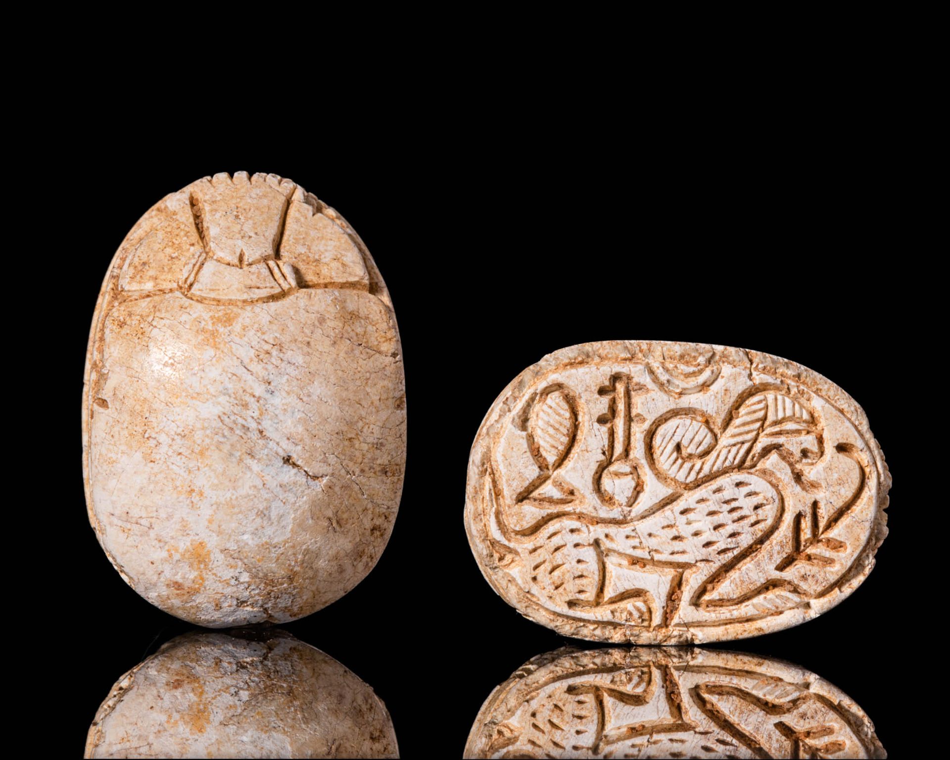 EGYPTIAN STEATITE SCARAB WITH DEPICTION OF A LION 第二中期，约公元前 1700-1550 年 .公元前 170&hellip;