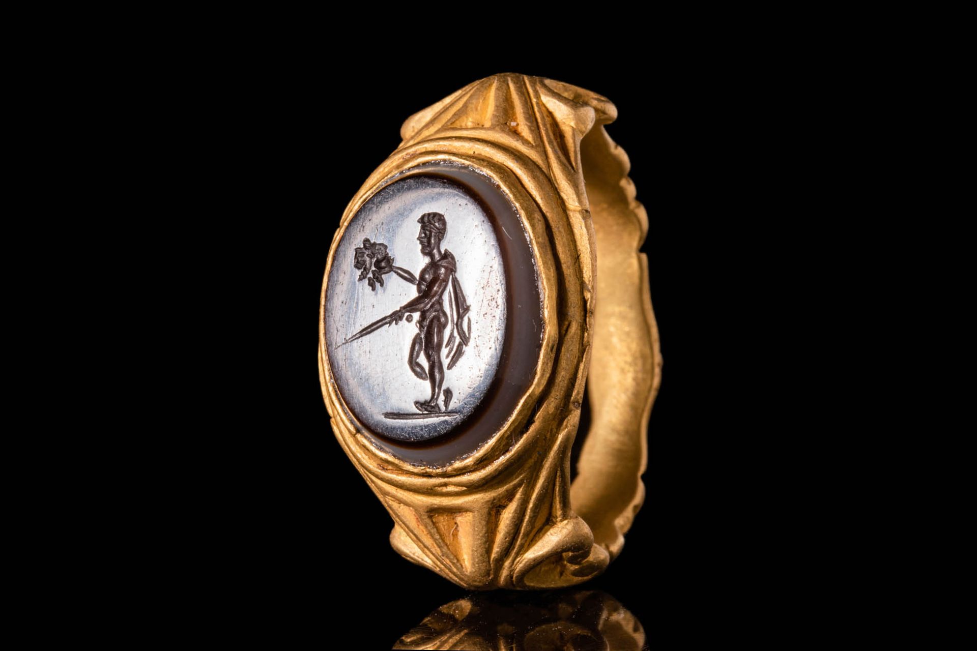 ROMAN GOLD RING WITH AGATE INTAGLIO DEPICTING PERSEUS Ca. 200 - 400 D.C.
Anillo &hellip;