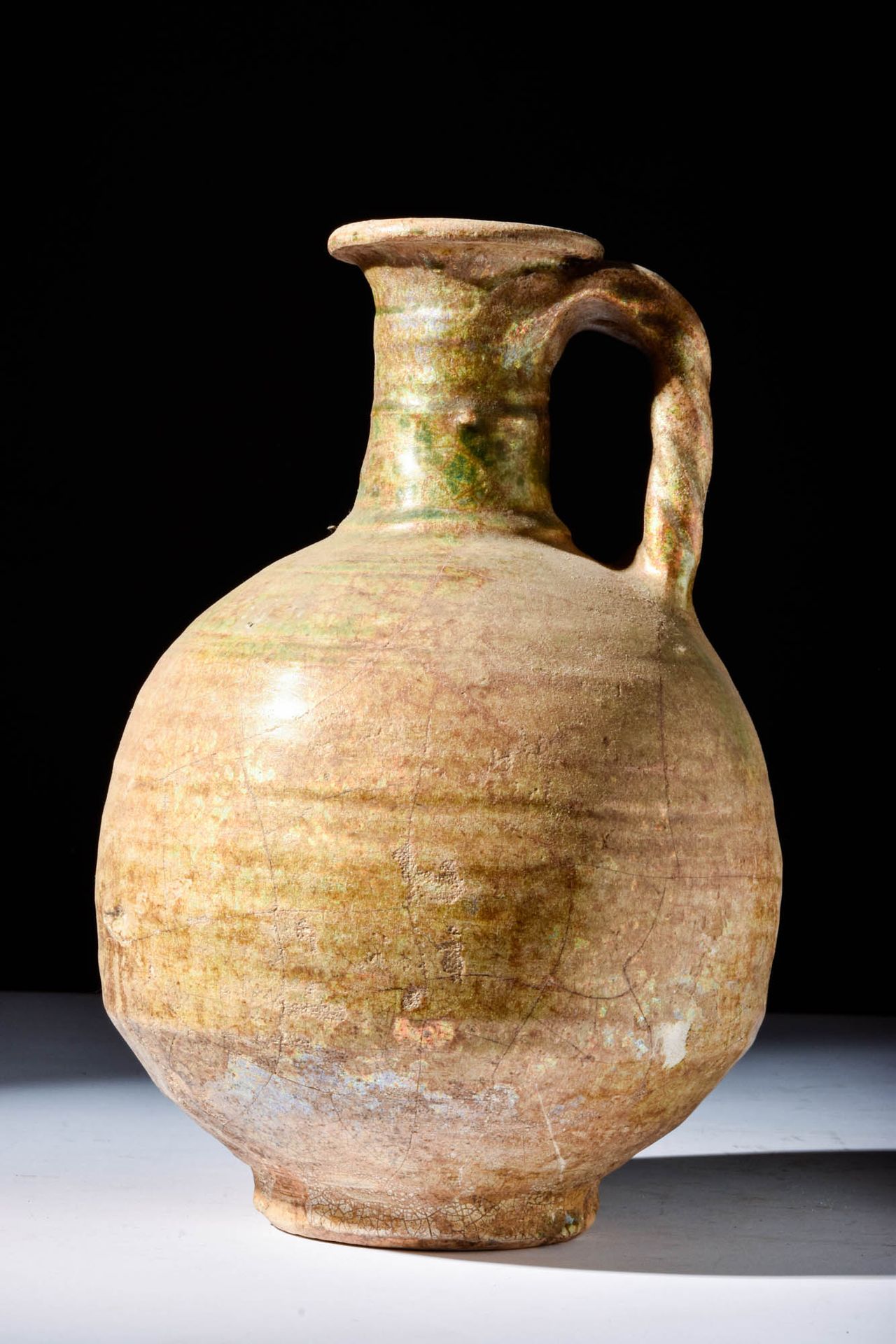 LATE ROMAN LEAD GLAZED BOTTLE Ca. 200 - 400 AP. J.-C.
Rare bouteille romaine en &hellip;