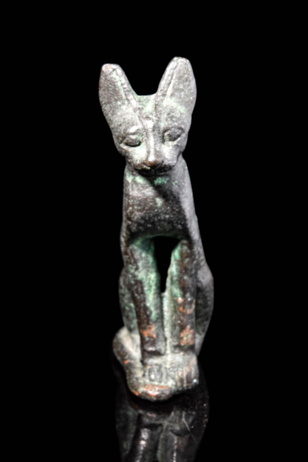 EGYPTIAN BRONZE CAT FIGURE Période tardive, Ca. 664 - 332 AV.
Figure égyptienne &hellip;