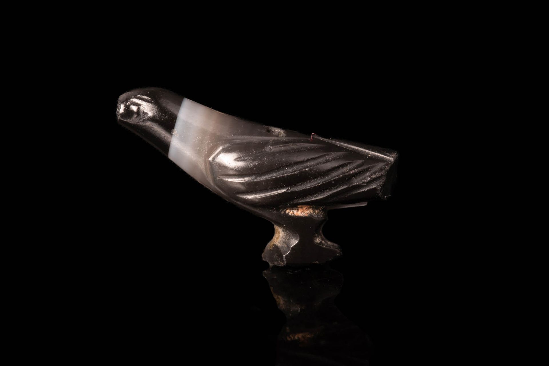 HELLENISTIC BANDED AGATE BIRD SHAPED AMULET 约公元前 323 - 146 年。约公元前 323 年至公元前 146 &hellip;