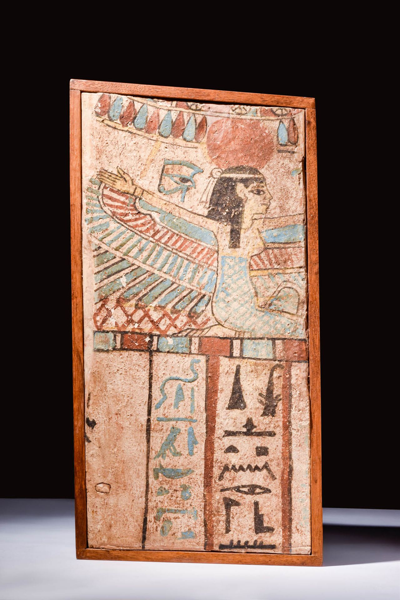 EGYPTIAN POLYCHROME WOOD SARCOPHAGUS PANEL Ptolemäische bis römische Periode, ca&hellip;
